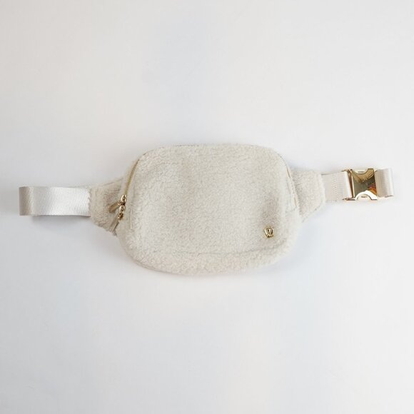 Lululemon Everywhere Belt Bag Large 2L Sherpa Fleece White Opal Gold - Picture 1 of 7